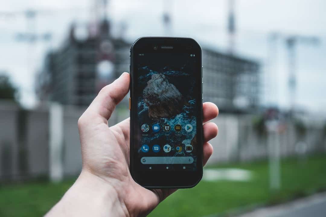 A hand holding a cellphone