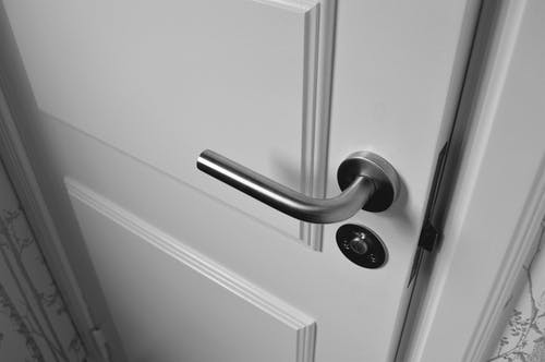Is Your Home Secured When You Have Doors With No More Keys? How?